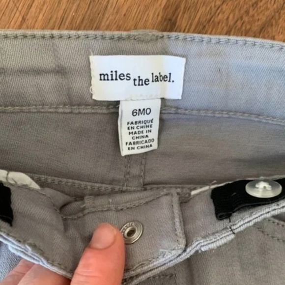 Hudson’s Bay  Bodysuit + Miles The Label Baby Jeans (0-6mos) [💥BUNDLE 2 items] - Picture 6 of 6